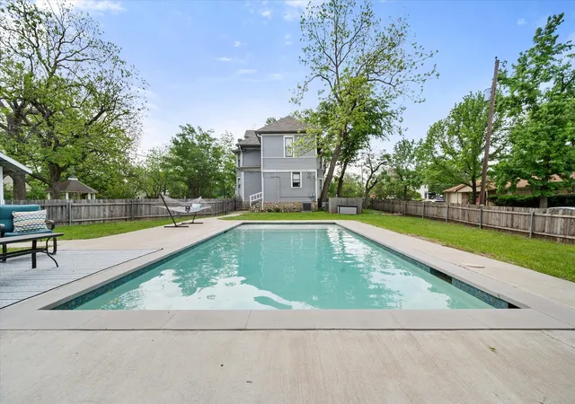 Photo 2 of Single family home for sale at 756 W 3rd Ave, Corsicana, TX 75110 | MLS# 21287320 | Listing updated on 2026-08-26