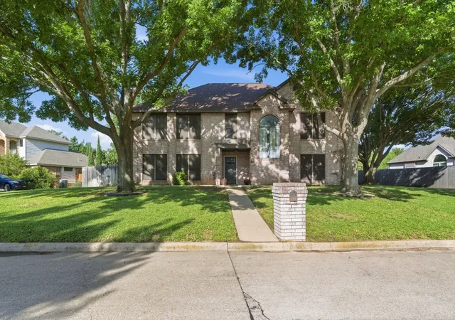 Photo 1 of Single family home for sale at 1936 Spinnaker Ln, Azle, TX 76020 | MLS# 21287300 | Listing updated on 2026-07-21