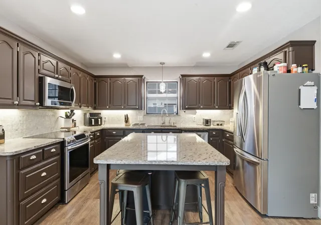 Photo 3 of Single family home for sale at 1936 Spinnaker Ln, Azle, TX 76020 | MLS# 21287300 | Listing updated on 2026-10-05