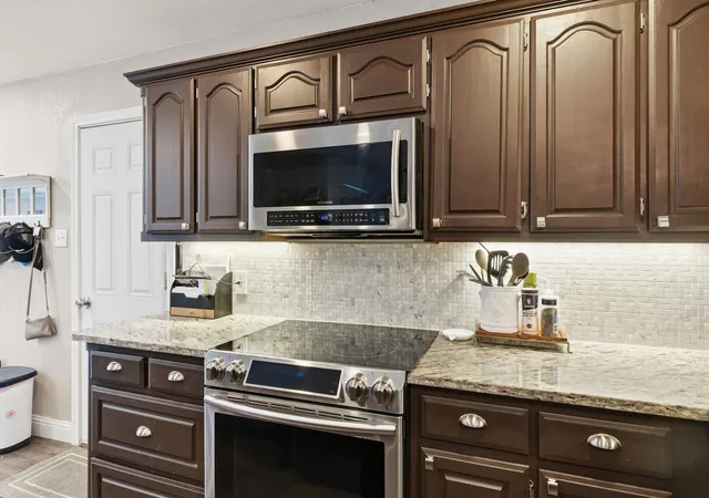 Photo 4 of Single family home for sale at 1936 Spinnaker Ln, Azle, TX 76020 | MLS# 21287300 | Listing updated on 2026-10-05