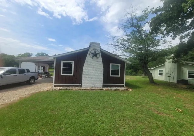 Homes for sale in Tool, TX | 717 Midway Rd, Tool, TX 75143 | MLS# 21285484