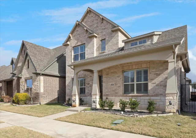 Photo 2 of Single family home for sale at 6928 Heather Ln, North Richland Hills, TX 76182 | MLS# 21287161 | Listing updated on 2026-08-30