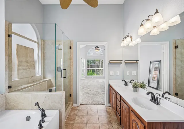 Photo 4 of Sale Pending at 11405 Knoxville Ln, Frisco, TX 75035 | MLS# 21281370 | Listing updated on 2026-07-20