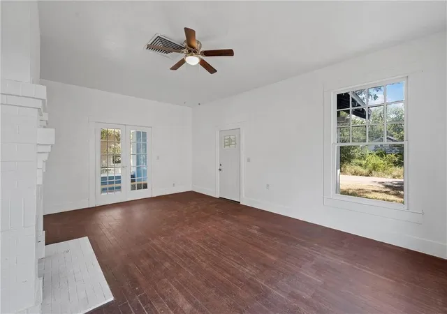 Photo 3 of Single family home for sale at 433 Chambers St, Marlin, TX 76661 | MLS# 21287455 | Listing updated on 2026-07-14