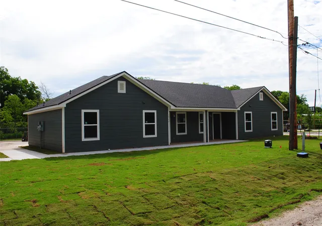 Photo 3 of Multi family home for sale at 1517 Travis St, Waco, TX 76705 | MLS# 21286117 | Listing updated on 2026-07-13