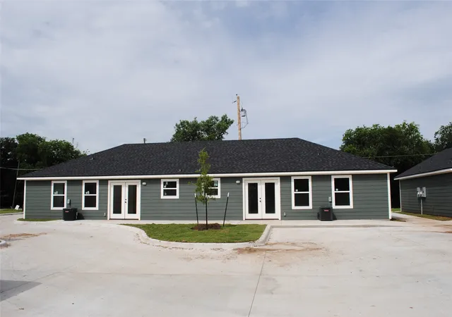 Photo 3 of House for sale at 1517 Travis St, Waco, TX 76705 | MLS# 21286117 | Listing updated on 2026-07-13