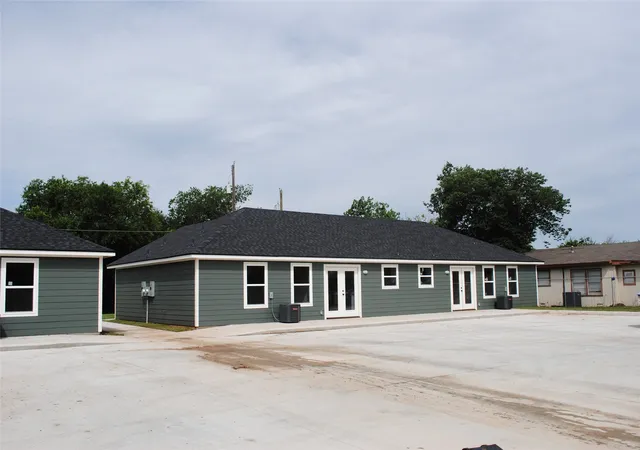 Photo 4 of House for sale at 1517 Travis St, Waco, TX 76705 | MLS# 21286117 | Listing updated on 2026-07-13