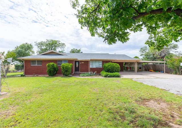 Photo 1 of Single family home for sale at 405 S Breustedt St, Weinert, TX 76388 | MLS# 21287262 | Listing updated on 2026-07-28