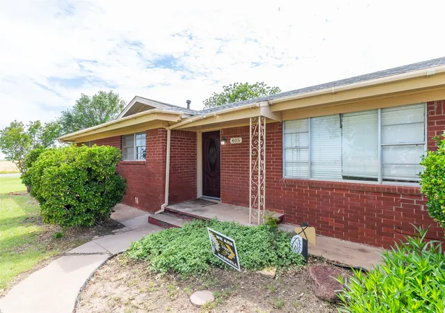 Photo 2 of Single family home for sale at 405 S Breustedt St, Weinert, TX 76388 | MLS# 21287262 | Listing updated on 2026-07-28
