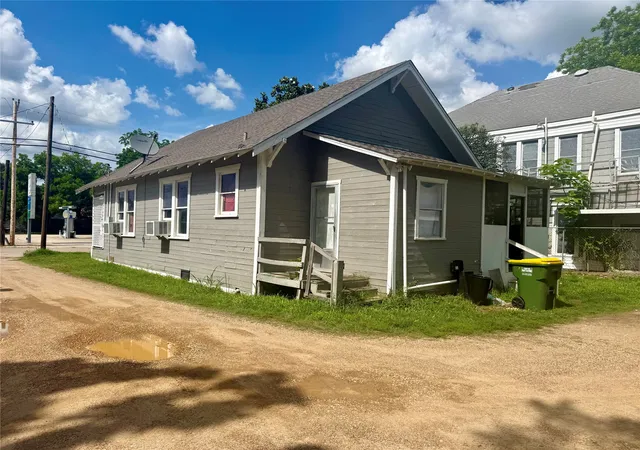 Photo 4 of Single family home for sale at 400 Live Oak St, Marlin, TX 76661 | MLS# 21287586 | Listing updated on 2026-07-14