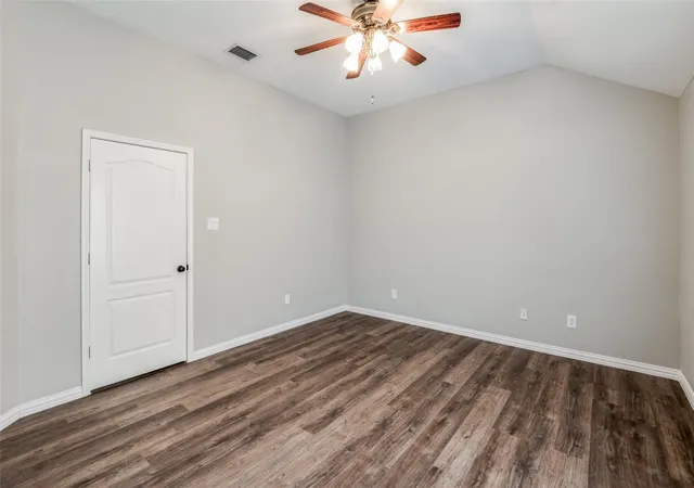 Photo 3 of Single family home for sale at 9300 Chesapeake Ln, Mc Kinney, TX 75071 | MLS# 21287603 | Listing updated on 2026-10-07