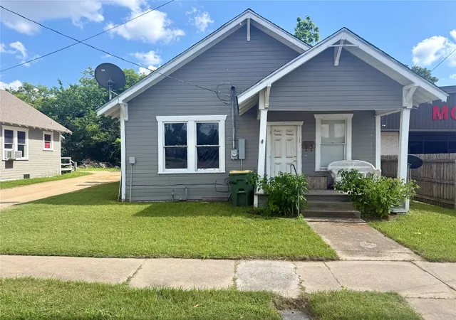Photo 1 of Single family home for sale at 390 Live Oak St, Marlin, TX 76661 | MLS# 21287633 | Listing updated on 2026-07-14