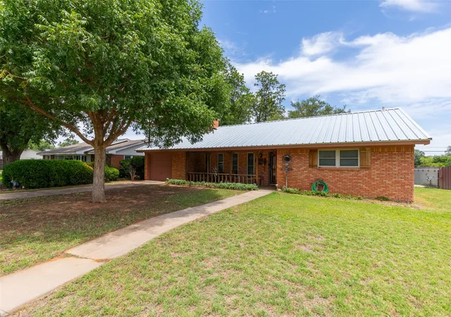 Homes for sale in Haskell, TX | 1800 N Avenue F, Haskell, TX 79521 | MLS# 21287211