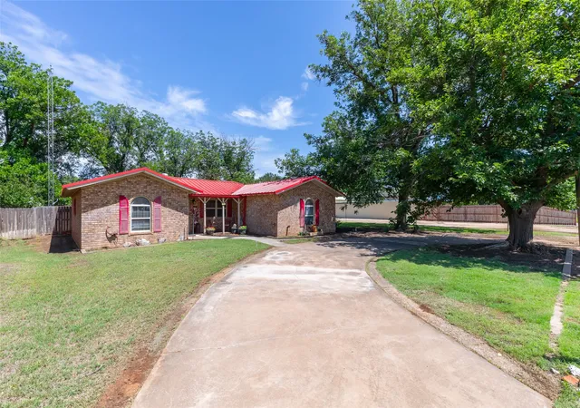 Homes for sale in Haskell, TX | 1700 N Avenue H, Haskell, TX 79521 | MLS# 21287174