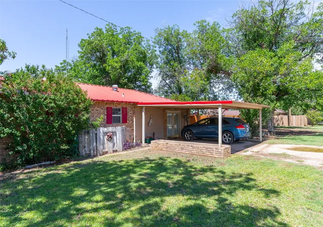 Homes for sale in Haskell, TX | 1700 N Avenue H, Haskell, TX 79521 | MLS# 21287174