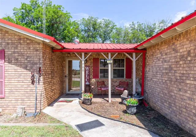 Homes for sale in Haskell, TX | 1700 N Avenue H, Haskell, TX 79521 | MLS# 21287174