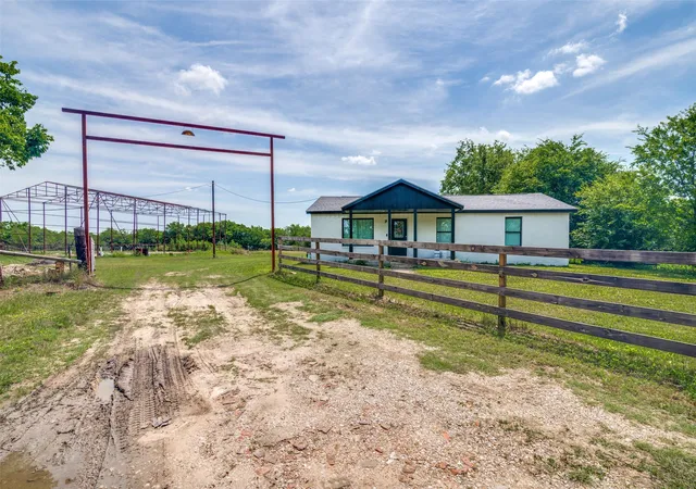 Homes for sale in Kemp, TX | 13471 County Road 4031, Kemp, TX 75143 | MLS# 21287404