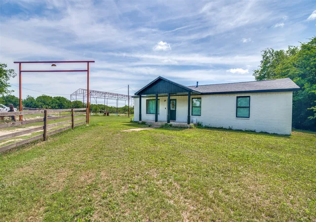 Homes for sale in Kemp, TX | 13471 County Road 4031, Kemp, TX 75143 | MLS# 21287404