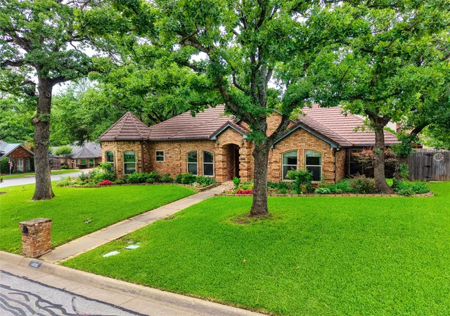 Photo 1 of Single family home for sale at 4930 High Creek Dr, Arlington, TX 76017 | MLS# 21281364 | Listing updated on 2026-08-27
