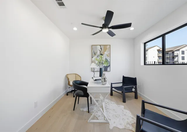 Listing Photo 5 - Condo for sale in building located at 4635 Manett St, Dallas, TX 75204