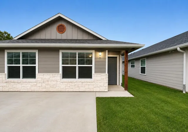Photo 1 of Multi family home for sale at 802 804 N Broughton St, Sherman, TX 75090 | MLS# 21287441 | Listing updated on 2026-09-25