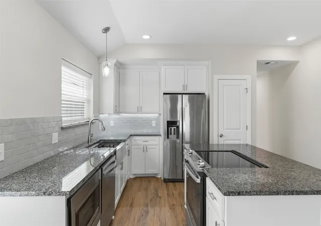 Photo 4 of House for sale at 802-804 N Broughton St, Sherman, TX 75090 | MLS# 21287441 | Listing updated on 2026-09-25