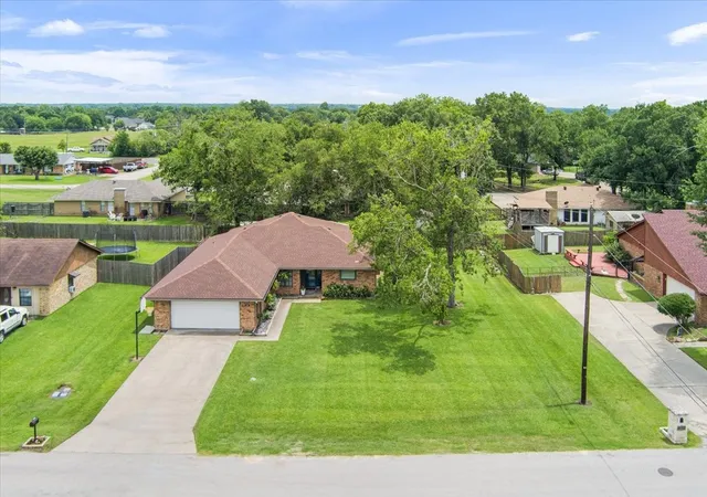 Homes for sale in Groesbeck, TX | 118 Rocky Creek Ave, Groesbeck, TX 76642 | MLS# 21282199