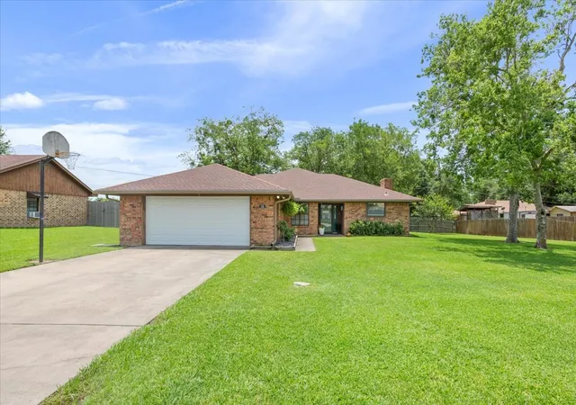 Homes for sale in Groesbeck, TX | 118 Rocky Creek Ave, Groesbeck, TX 76642 | MLS# 21282199