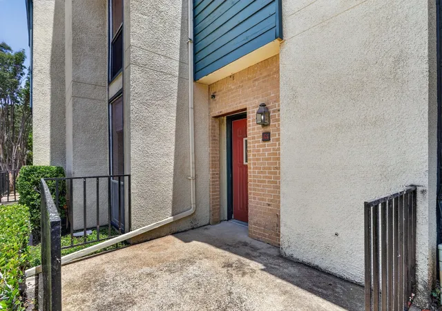 Homes for sale in Dallas, TX | 7175 Fair Oaks Ave, Dallas, TX 75231