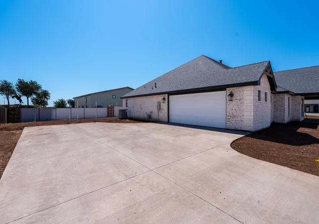Photo 2 of Sale Pending at 6715 Chisholm Trl, Abilene, TX 79606 | MLS# 21287752 | Listing updated on 2026-08-20