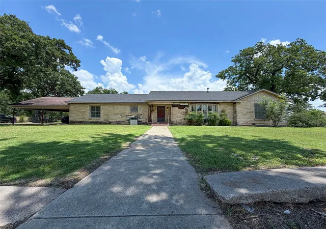 Photo 1 of Single family home for sale at 1920 Crow Dr, Waco, TX 76705 | MLS# 21280929 | Listing updated on 2026-09-23