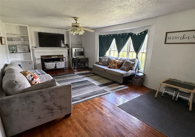 Photo 2 of Single family home for sale at 1920 Crow Dr, Waco, TX 76705 | MLS# 21280929 | Listing updated on 2026-09-23