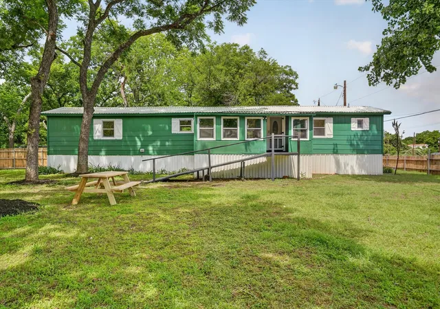 Homes for sale in Granbury, TX | 5469 Lake Granbury Trl, Granbury, TX 76048 | MLS# 21283853