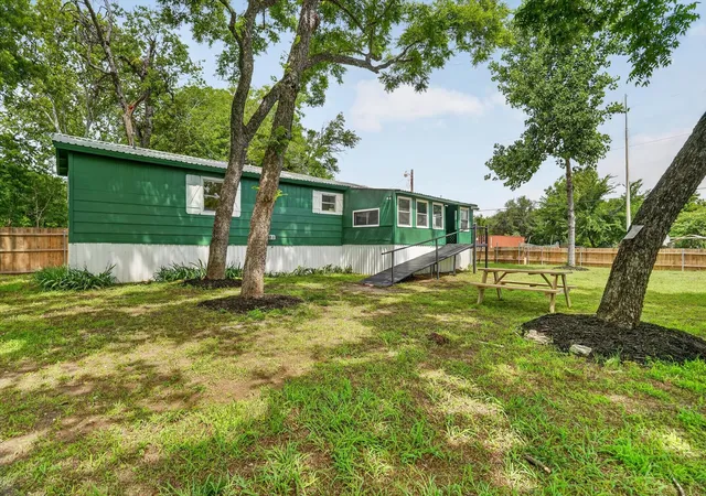 Homes for sale in Granbury, TX | 5469 Lake Granbury Trl, Granbury, TX 76048 | MLS# 21283853