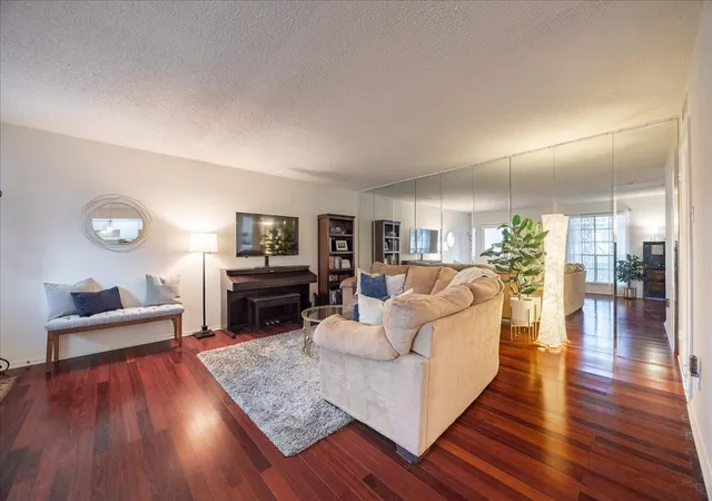Listing Photo 4 - Condo for sale in building located at 6027 E University Blvd, Dallas, TX 75206 - Unit #215