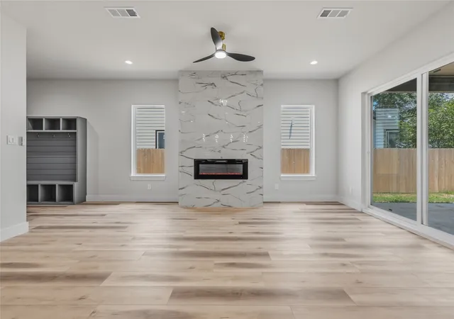2nd image of 3914 Harlingen St, Dallas, TX 75212 | MLS# 21280360