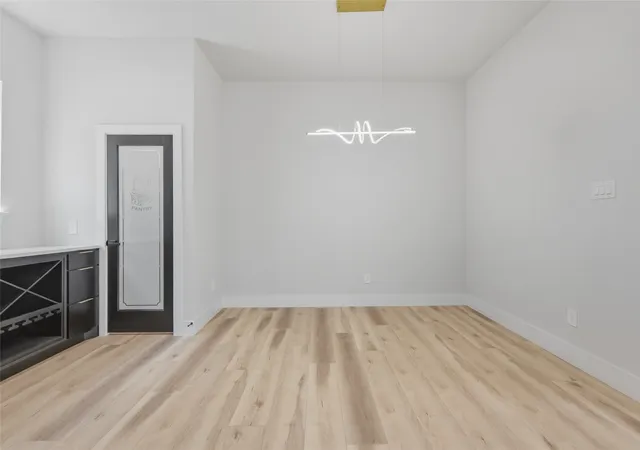 3rd image of 3914 Harlingen St, Dallas, TX 75212 | MLS# 21280360