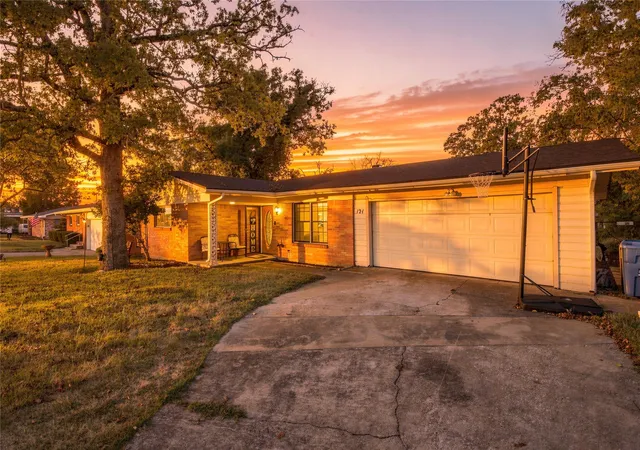 Single family home for sale at 121 S Imperial Dr, Denison, TX 75020 | MLS# 21288183