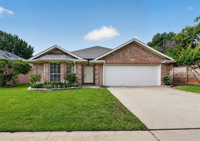 Homes for sale in Bedford, TX | 2212 Tiffany Glenn Ct, Bedford, TX 76021 | MLS# 21288112