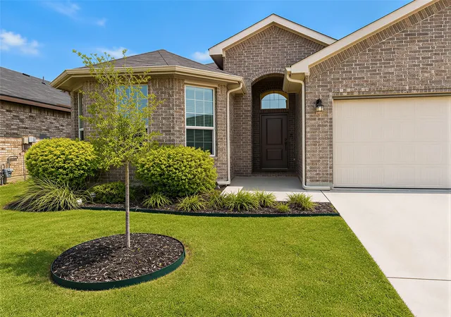 2nd image of 221 Oldcastle Wy, Haslet, TX 76052 | MLS# 21285054