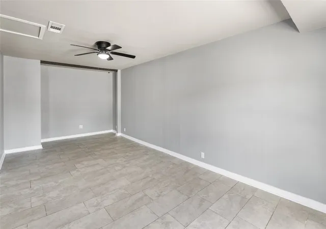 2nd image of 1010 E Lovers Ln, Arlington, TX 76010 | MLS# 21286203