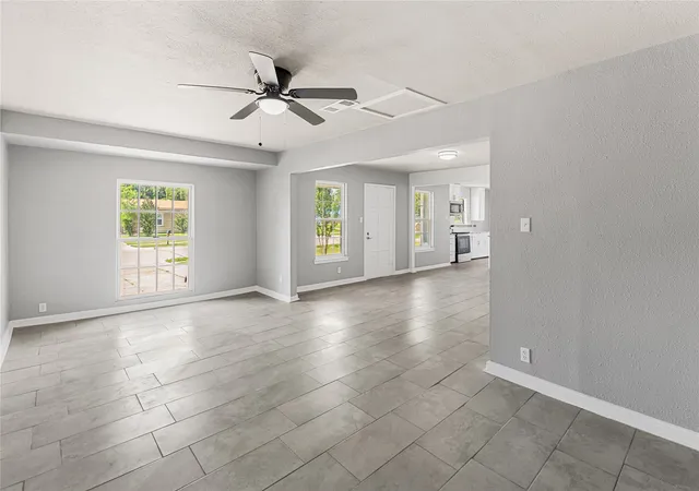 4th image of 1010 E Lovers Ln, Arlington, TX 76010 | MLS# 21286203