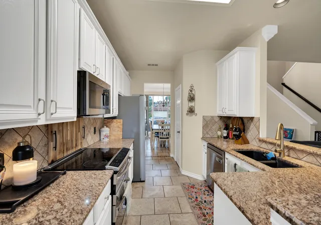 5th image of 517 Crawford Dr, Burleson, TX 76028 | MLS# 21288267