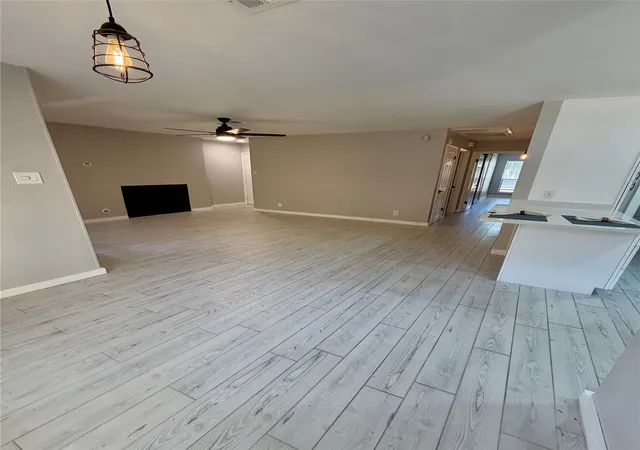 Listing Photo 5 - Condo for sale in building located at 1108 Harwell Dr, Arlington, TX 76011 - Unit #1711