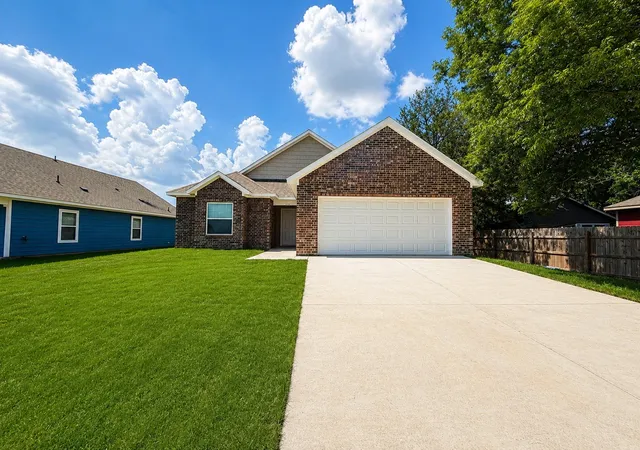 Photo 3 of Single family home for sale at 600 Crockett Dr, Cleburne, TX 76031 | MLS# 21288354 | Listing updated on 2026-10-06