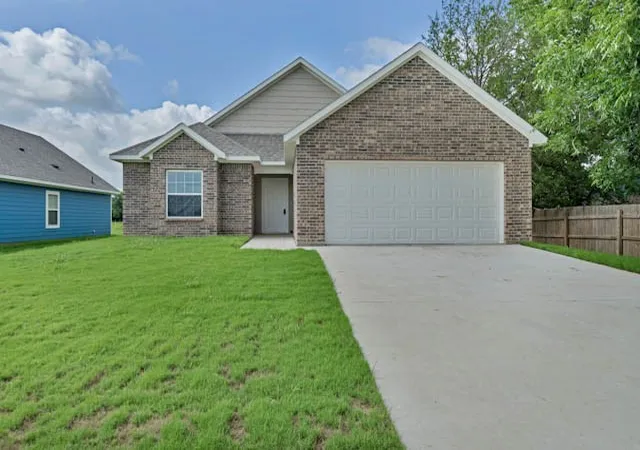 Photo 4 of Single family home for sale at 600 Crockett Dr, Cleburne, TX 76031 | MLS# 21288354 | Listing updated on 2026-10-06