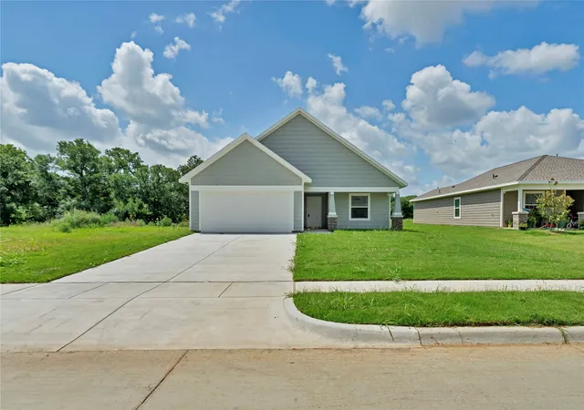 Photo 3 of Single family home for sale at 624 Crockett Dr, Cleburne, TX 76031 | MLS# 21288356 | Listing updated on 2026-07-18
