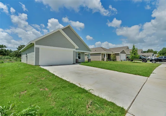 Photo 3 of Single family home for sale at 624 Crockett Dr, Cleburne, TX 76031 | MLS# 21288356 | Listing updated on 2026-07-18