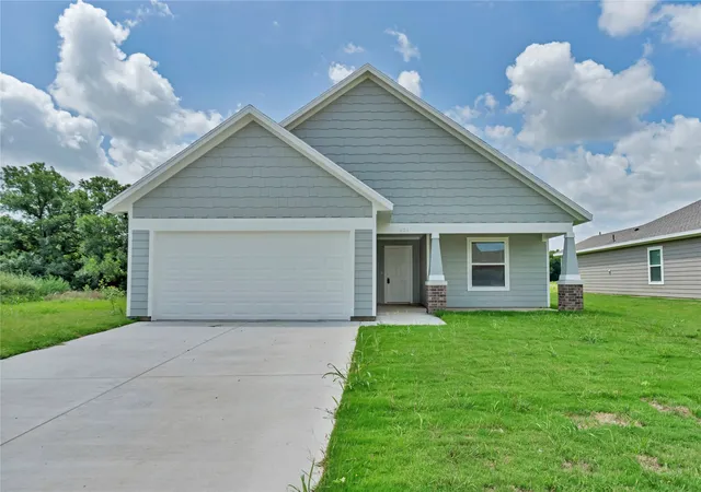 Photo 4 of Single family home for sale at 624 Crockett Dr, Cleburne, TX 76031 | MLS# 21288356 | Listing updated on 2026-07-18