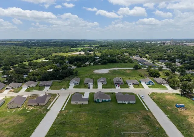 Photo 3 of Single family home for sale at 617 Crockett Dr, Cleburne, TX 76031 | MLS# 21288358 | Listing updated on 2026-10-06